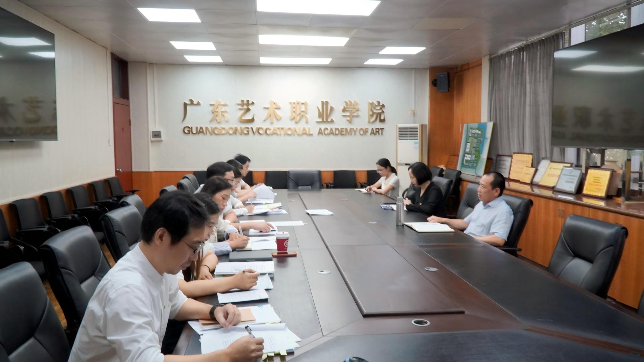学校党委书记调研督导艺术科技学院深入贯彻中央八项规定精神学习教育开展情况​